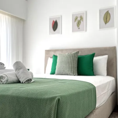 Modern 3bdr_top Floor_lux_suite_balcony